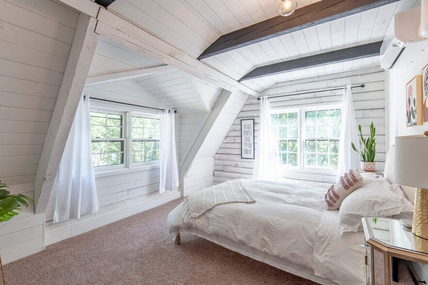 Building Photo - 1644 Dudley Mountain Rd