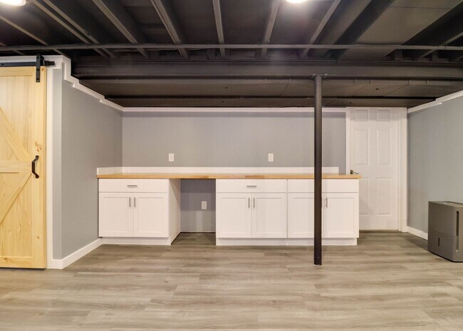 Building Photo - Charming 3 Bedroom 1.5 Bathroom Ranch.