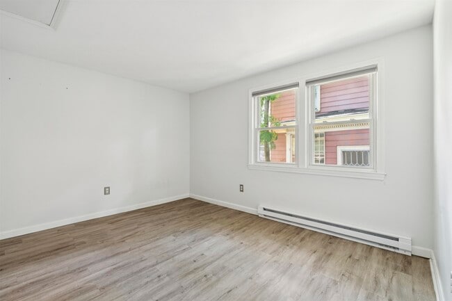 Building Photo - 842 Beech St