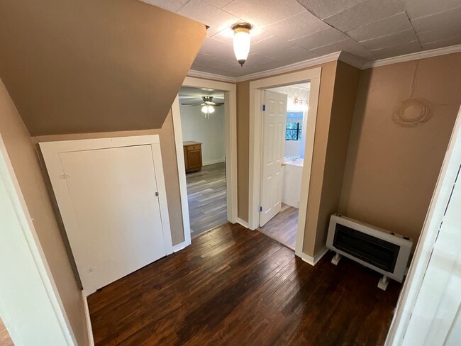 Building Photo - Bright & Beautiful Downstairs Apartment in Marianna