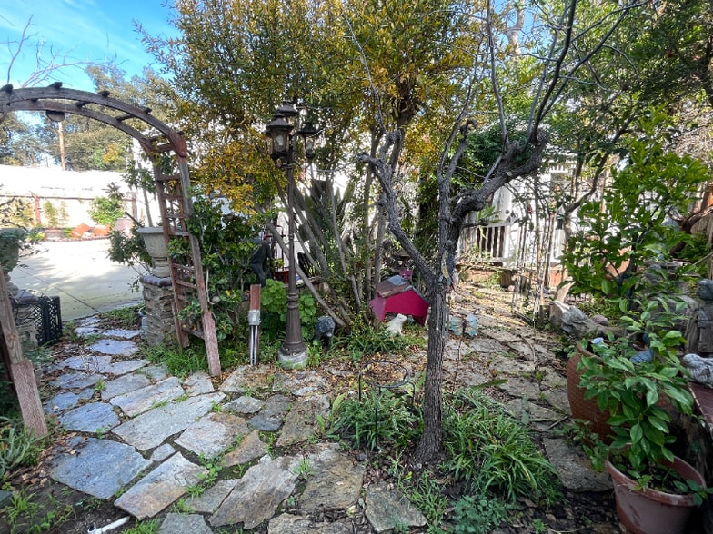 Building Photo - 1311 S Ross St