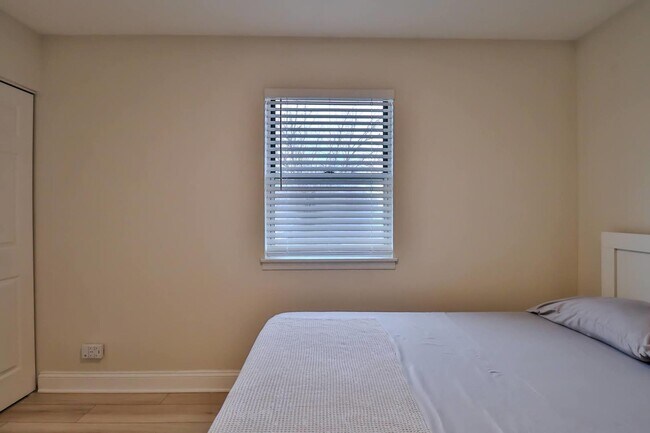 Building Photo - 713 Green Mountain Ct