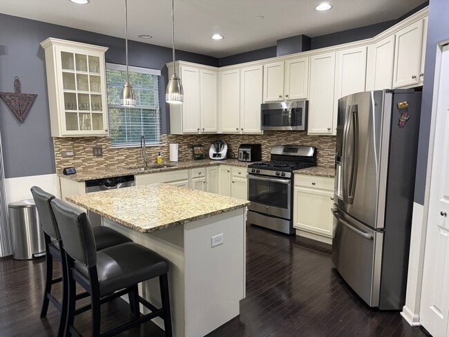 Building Photo - 2911 Henley Ln