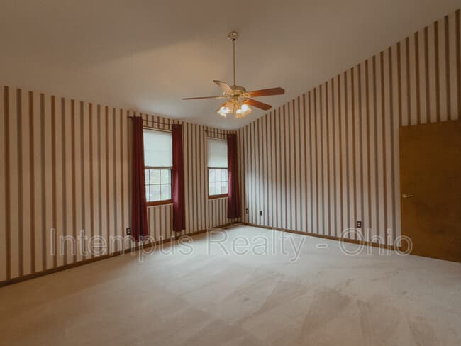 Building Photo - 370 Glenside Ln