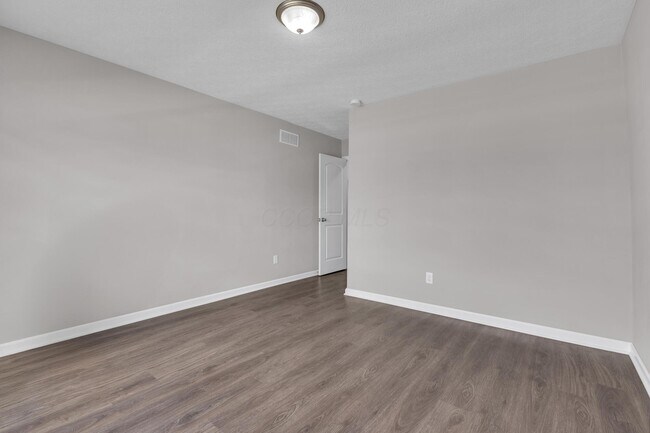 Building Photo - 2390 Glenvale Dr