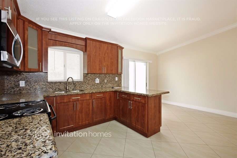 Building Photo - 20251 SW 130th Ct