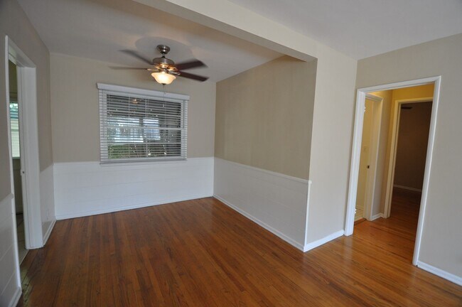 Building Photo - 14830 Dickens St
