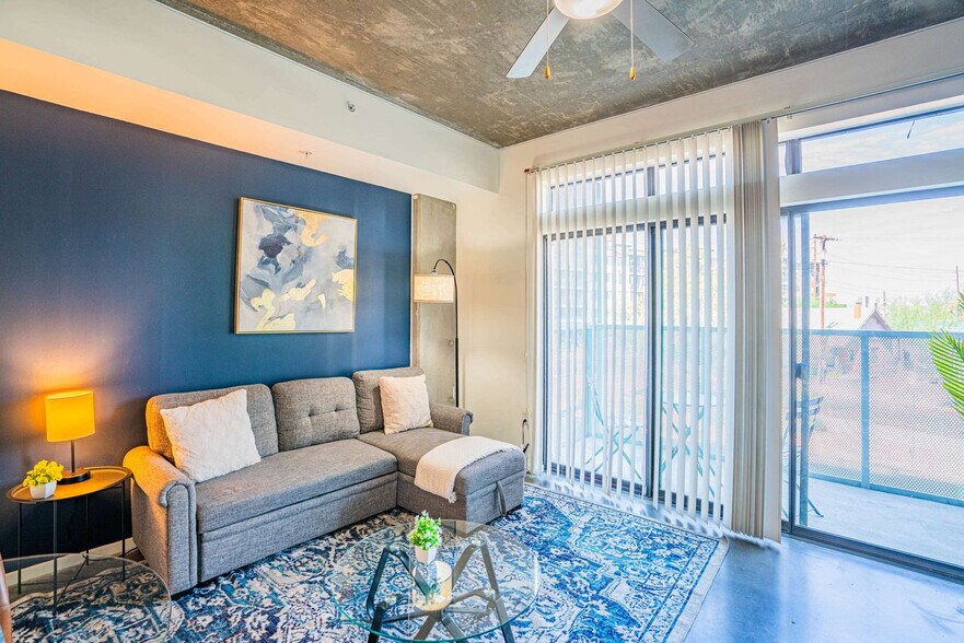 Primary Photo - 333 E Roosevelt St