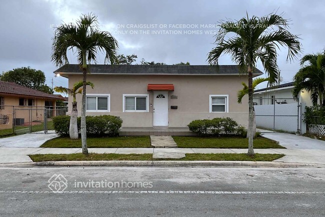 Building Photo - 318 W 17th St