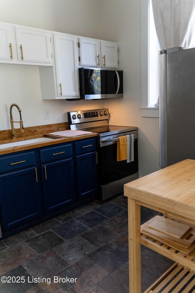 Building Photo - 1135 S 1st St