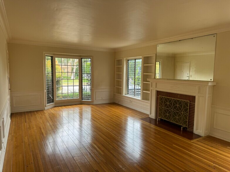 Building Photo - 1137 Meadowbrook Ave