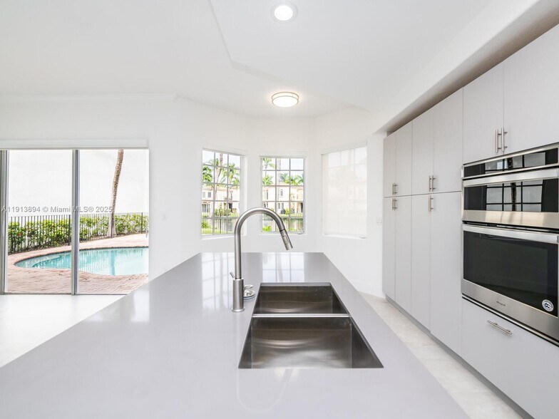 Building Photo - 20729 NE 32nd Ave