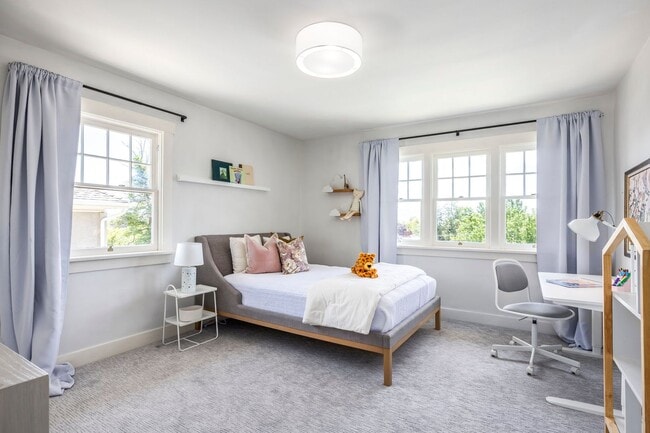 Building Photo - Elegant Sugar House Living: Finished Basem...