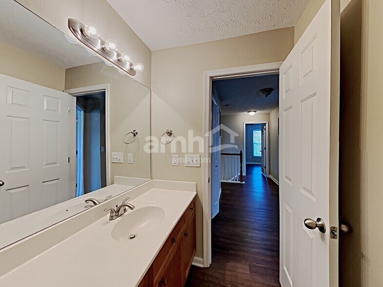 Building Photo - 2344 Hockett Dr