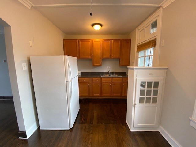 Building Photo - 5544 W Leland Ave