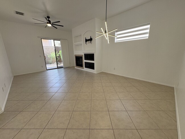 Building Photo - 7370 E Placita Luz de La Luna