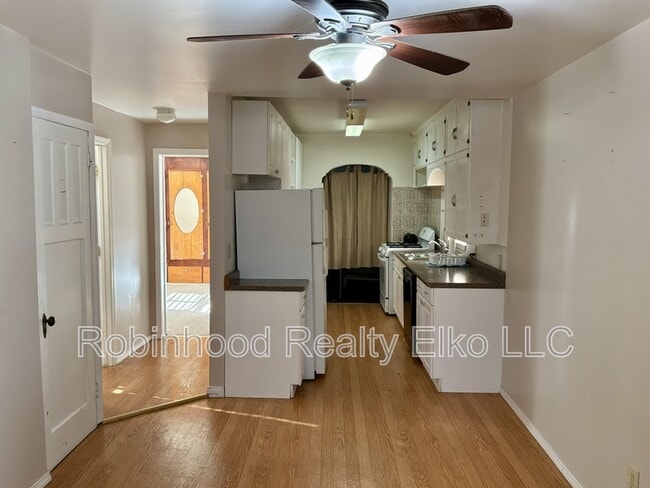 Building Photo - 385 Fir St