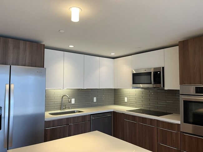 Building Photo - Symphony - 2 bedroom, 2 baths Condo, with 2 parking stalls - Avail now!