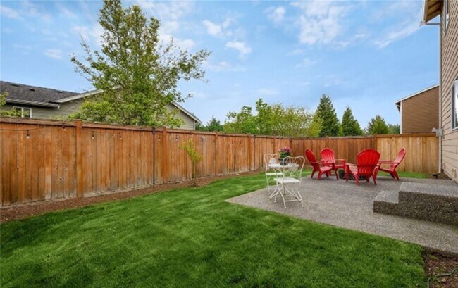 Building Photo - North facing 4-bedroom 2.5 bath house in B...
