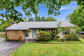 Building Photo - 1415 Creekwood Dr