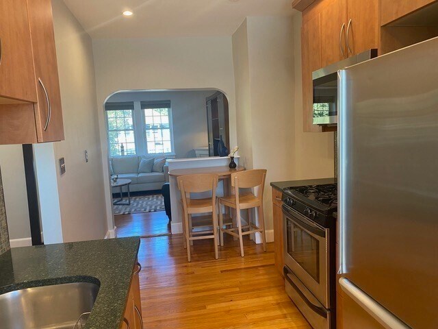 Building Photo - 116 Floral St