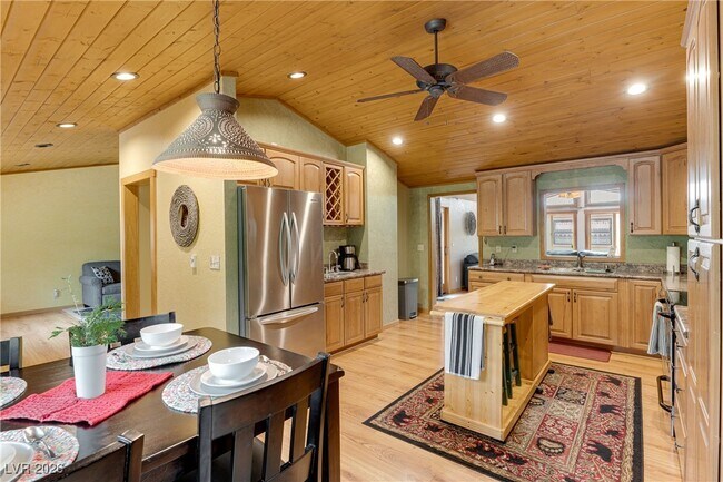 Building Photo - 3935 White Fir Way