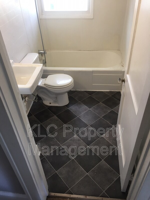 Building Photo - 1109 42nd St