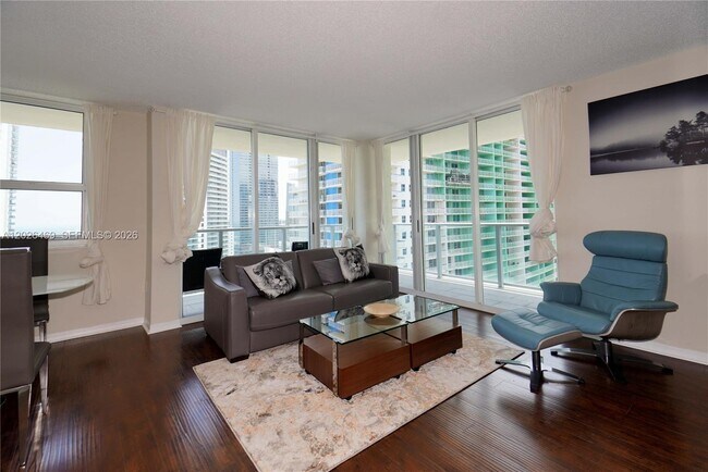 Building Photo - 1155 Brickell Bay Dr