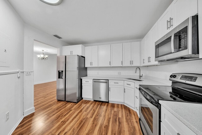 Building Photo - 4111 Coral Tree Cir