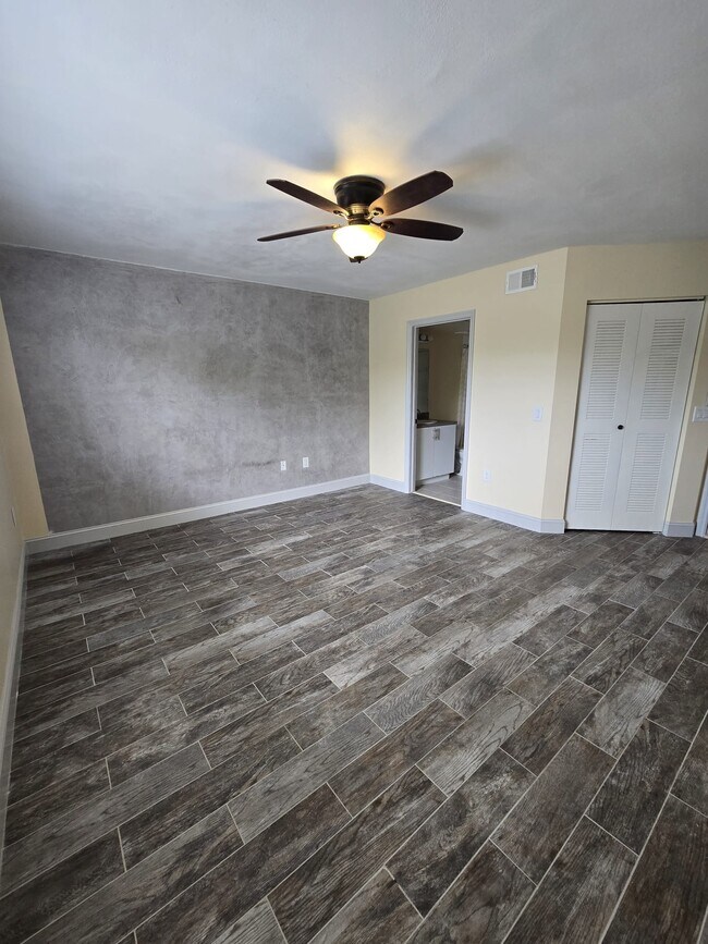 Building Photo - 5025 Wiles Rd