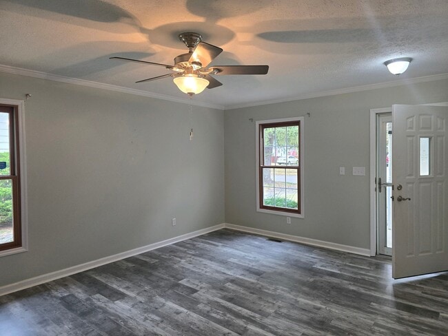 Building Photo - 600 Nordale Ave