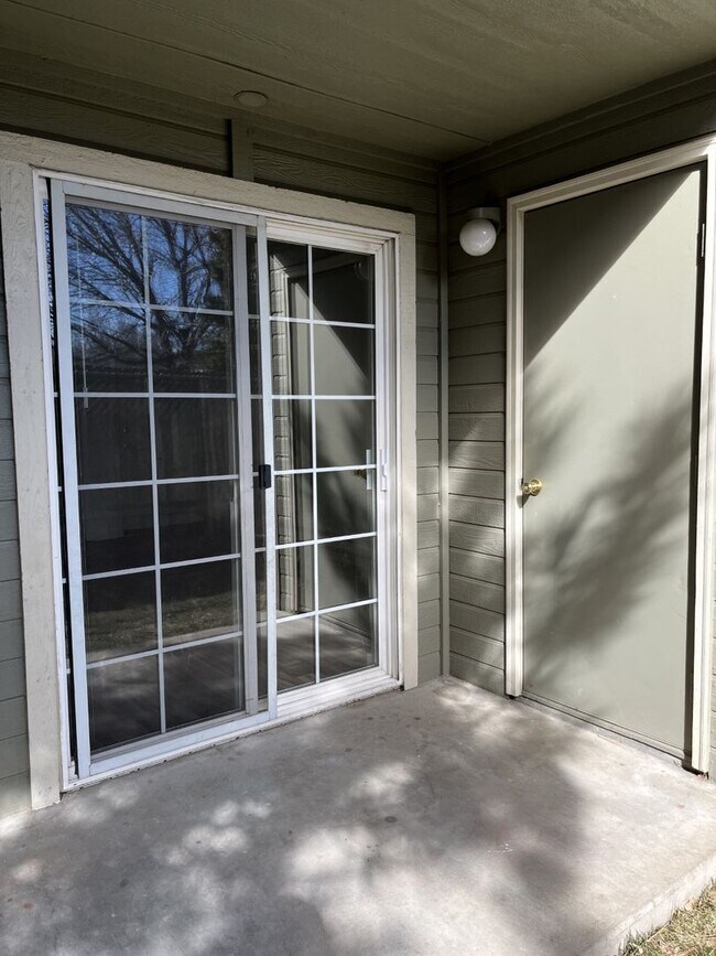 Building Photo - 1402 N Raymond St