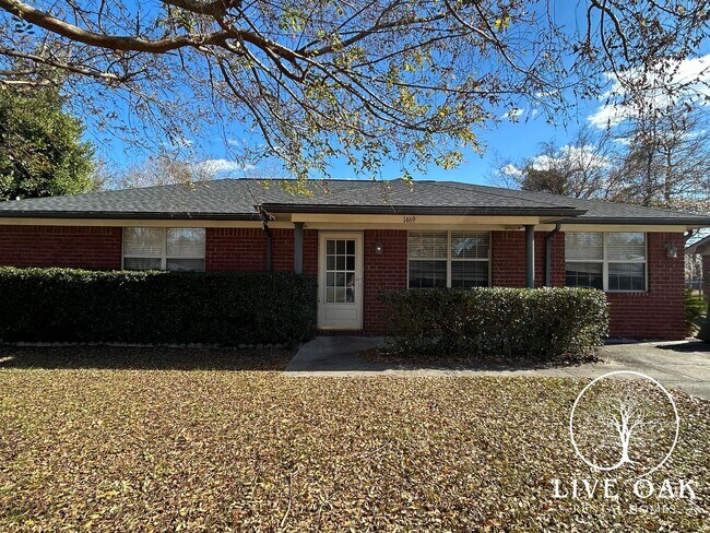 Building Photo - 1469 Flo Zechman Dr