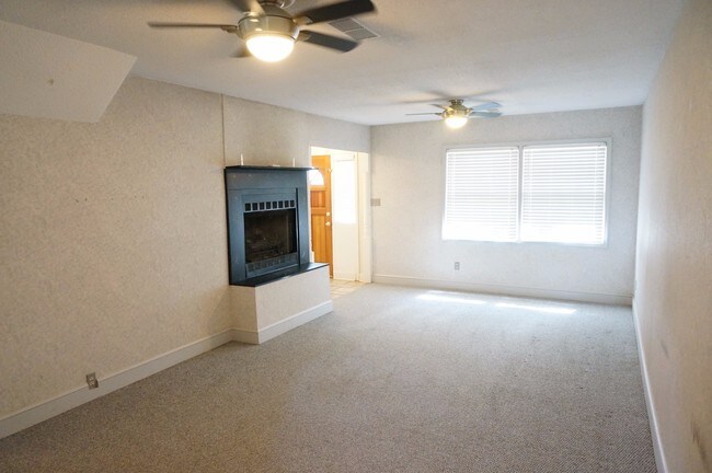 Building Photo - 1058 18th Ave NW