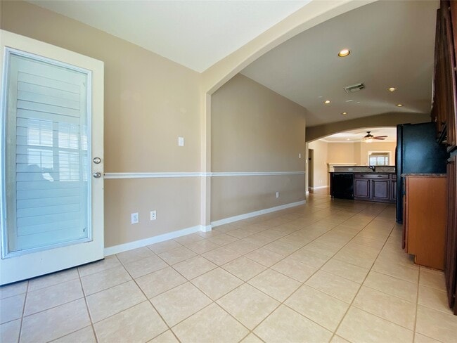 Building Photo - 24638 Lakecrest Village Dr