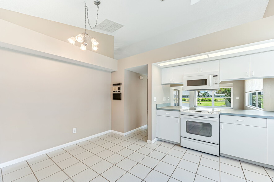 Building Photo - 2201 McGregor Park Cir