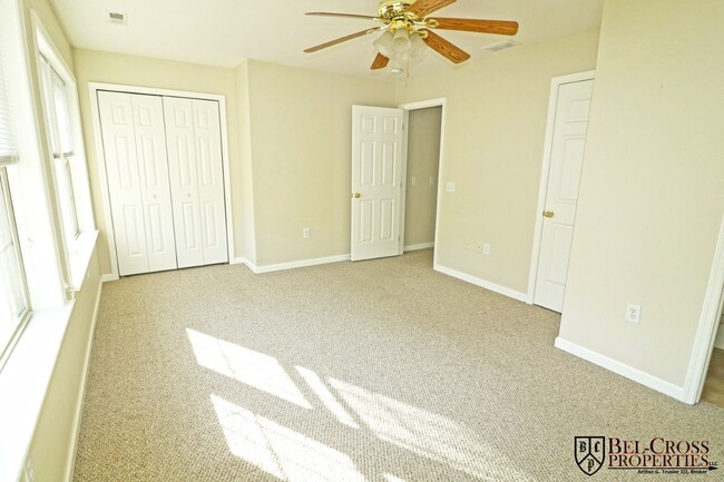 Building Photo - 2 Bedroom, 2.5 Bath Townhome Near Med Center - Available 07/04/2026