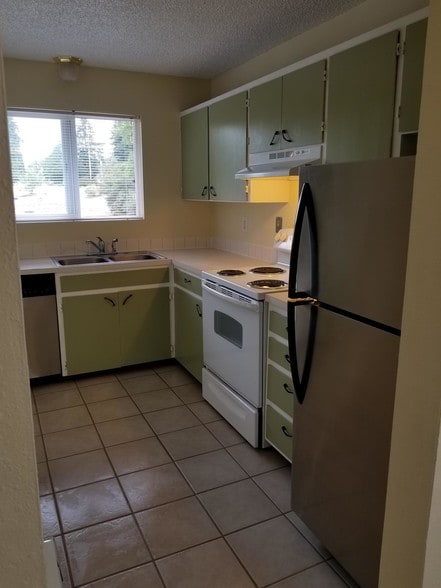 Building Photo - 509 Constitution Ave S