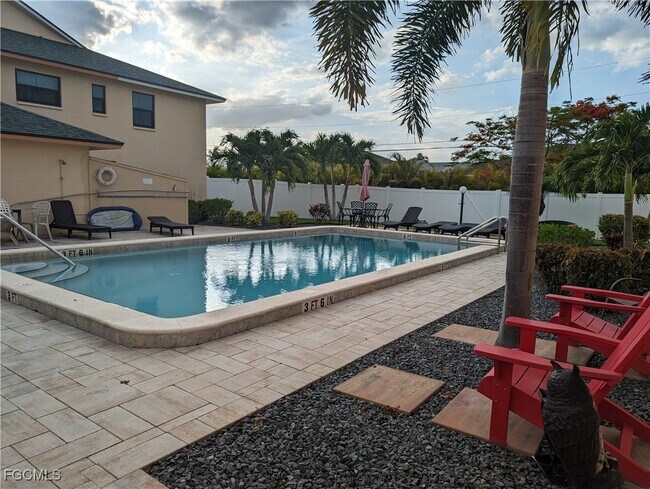 Building Photo - 1519 Cape Coral Pkwy W