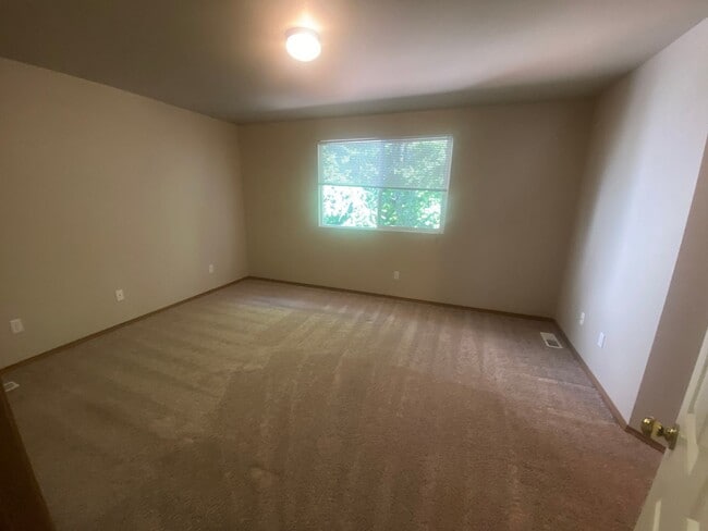 Building Photo - Move in special- 2 weeks free!  Lake Steve...