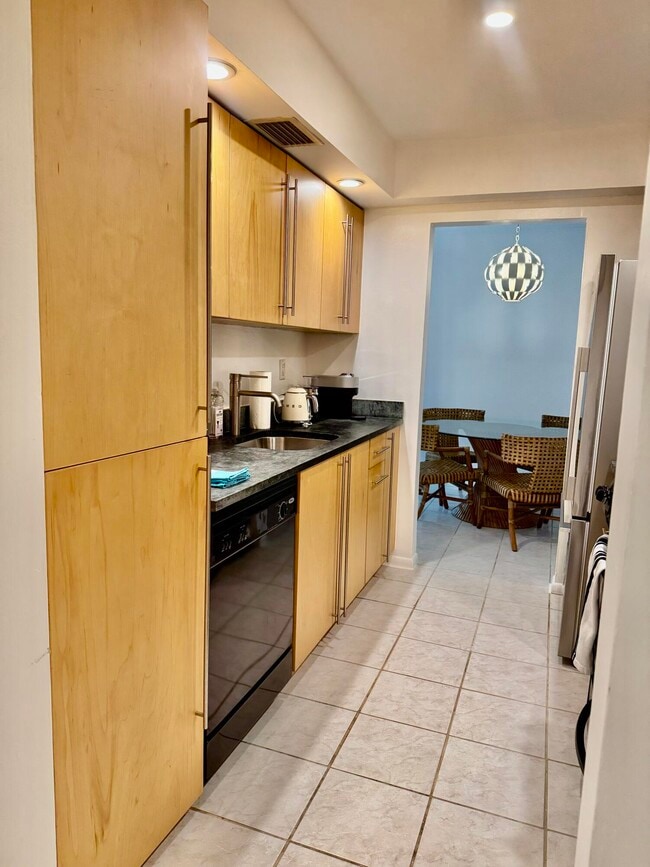 Building Photo - 1601 S Flagler Dr