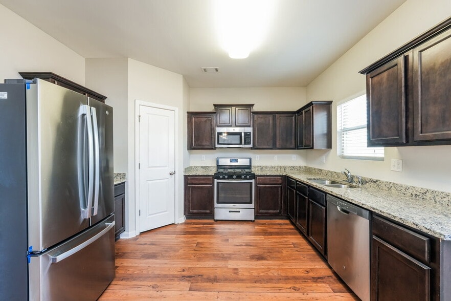 Building Photo - 4059 Clay Ct SE