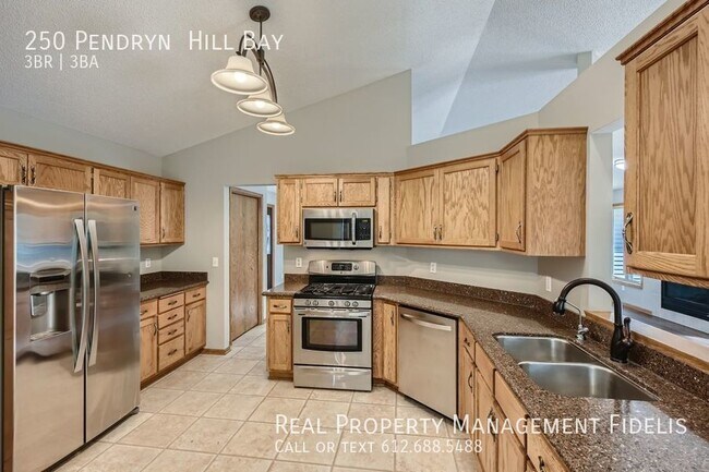 Building Photo - Fantastic 3 Bed, 3 Bath Home in Woodbury. ...