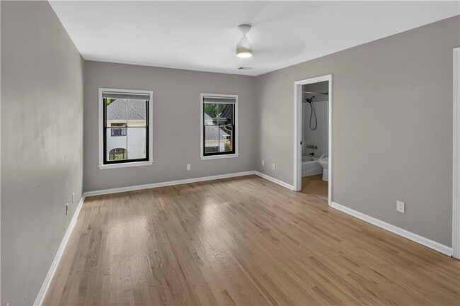 Building Photo - 1122 Tennyson Pl NE