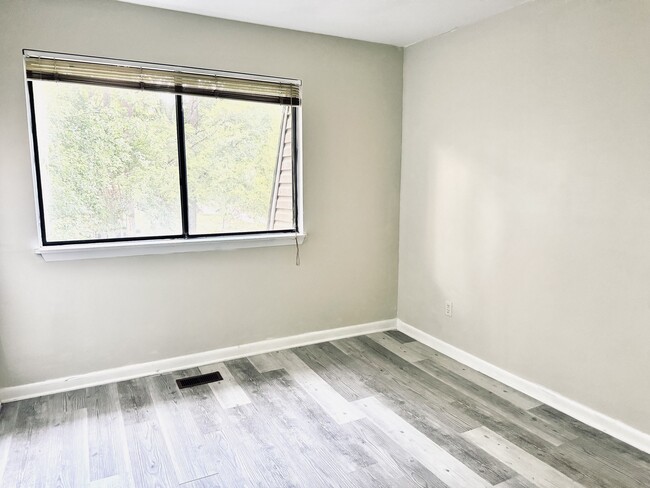 Building Photo - 202 Finley Forest Dr