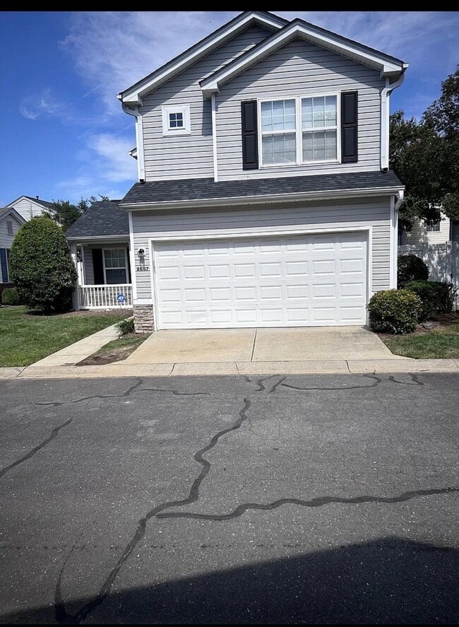 Building Photo - 8662 Meadowmont View Dr