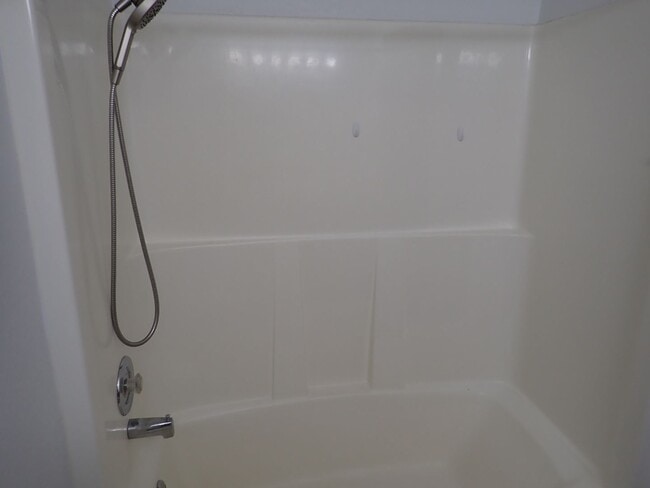 Building Photo - Puyallup Duplex