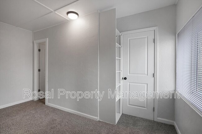 Building Photo - 815 John St