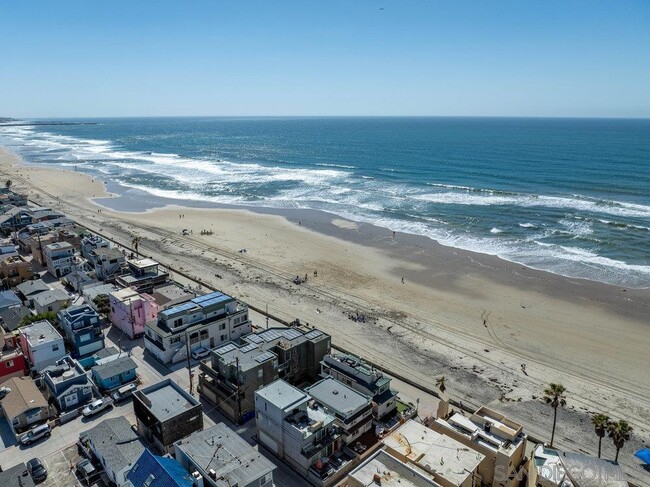 Building Photo - 3911 Ocean Front Walk