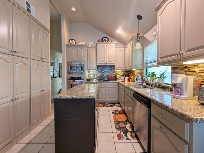 Building Photo - “Beautiful 3-Bedroom, 2-Bath Gem with a Chef’s Kitchen and a Roomy Backyard Oasis!”